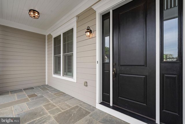 7606 LEONARD DR, Falls Church, VA 22043