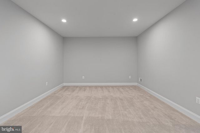 7606 LEONARD DR, Falls Church, VA 22043