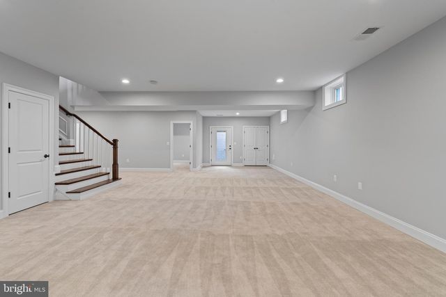 7606 LEONARD DR, Falls Church, VA 22043