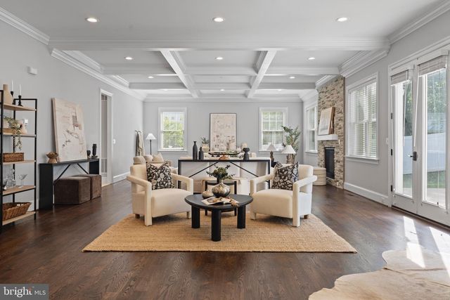 7606 LEONARD DR, Falls Church, VA 22043