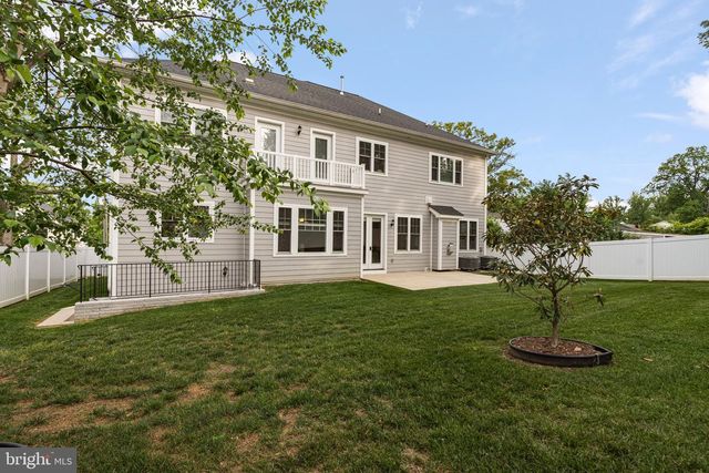 7606 LEONARD DR, Falls Church, VA 22043