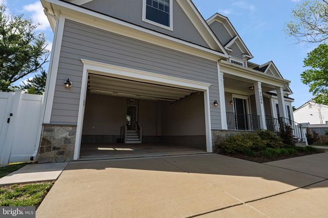 7606 LEONARD DR, Falls Church, VA 22043