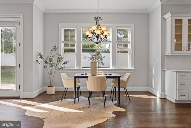 7606 LEONARD DR, Falls Church, VA 22043