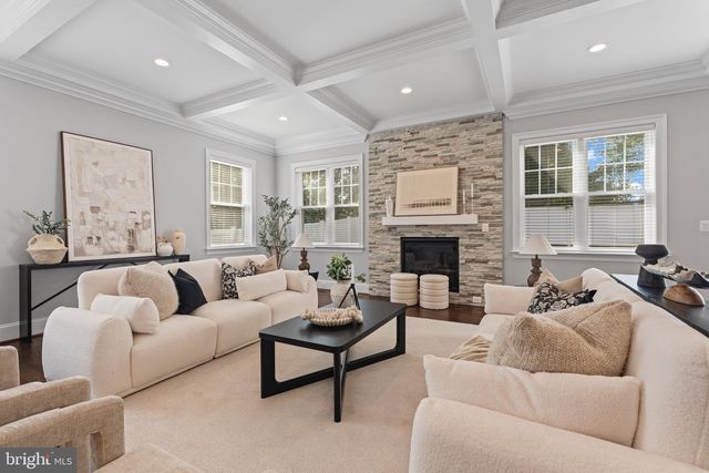 7606 LEONARD DR, Falls Church, VA 22043