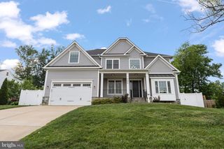 7606 LEONARD DR, Falls Church, VA 22043