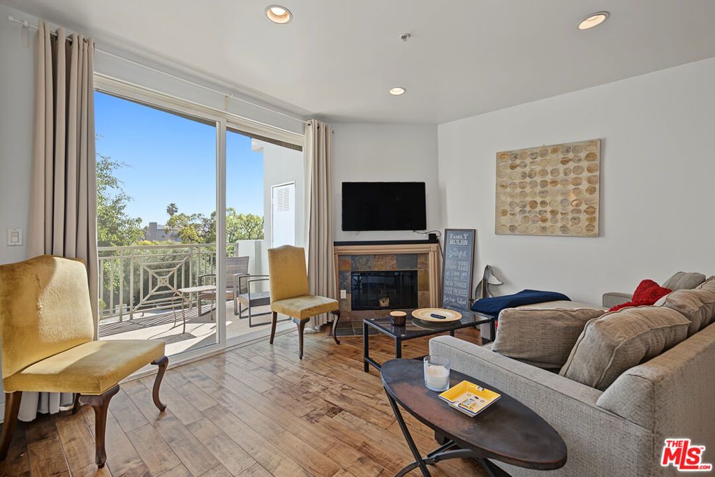 6038 Carlton Way 305, Los Angeles, CA 90028 — photo 2