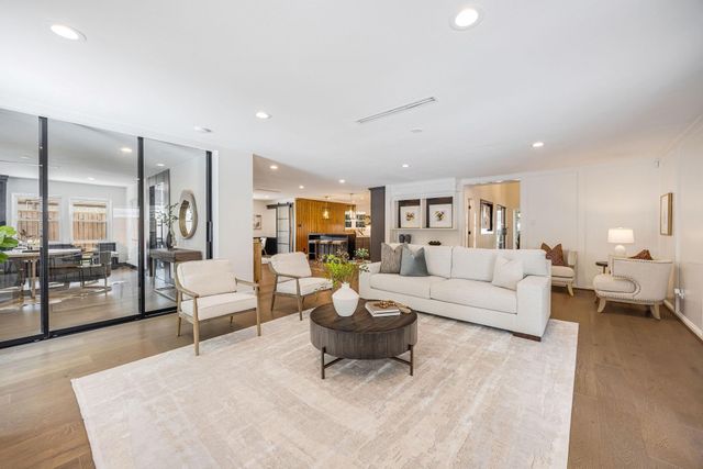 10111 Cedar Creek Drive, Houston, TX 77042