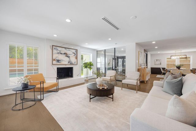 10111 Cedar Creek Drive, Houston, TX 77042