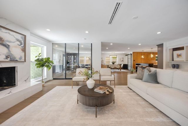 10111 Cedar Creek Drive, Houston, TX 77042