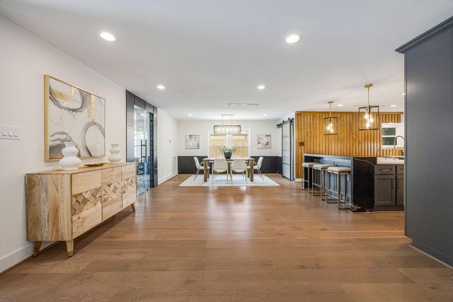 10111 Cedar Creek Drive, Houston, TX 77042