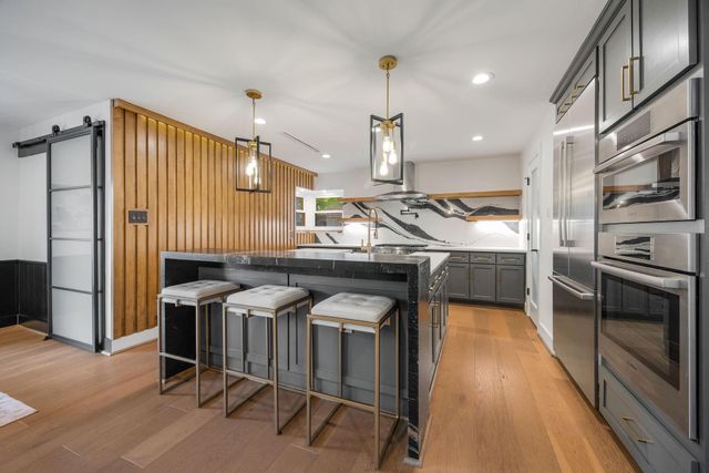 10111 Cedar Creek Drive, Houston, TX 77042