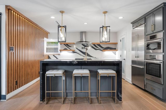 10111 Cedar Creek Drive, Houston, TX 77042