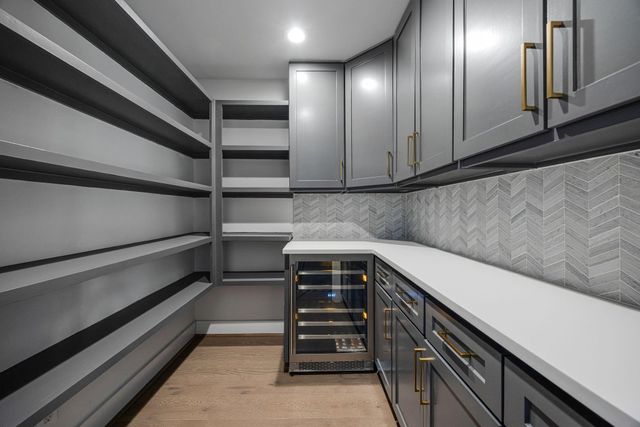 10111 Cedar Creek Drive, Houston, TX 77042