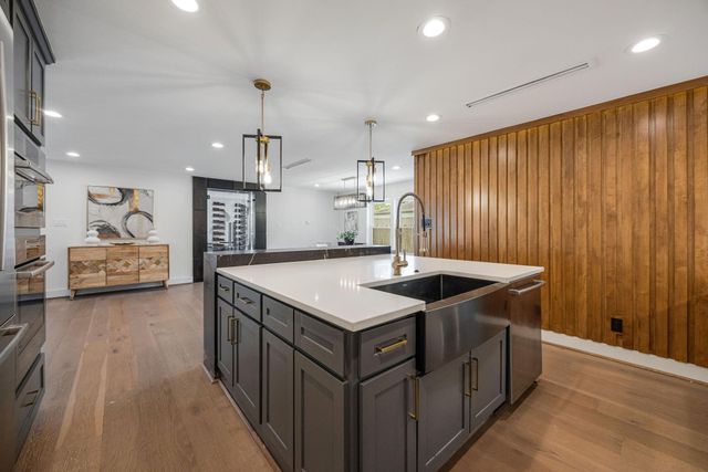 10111 Cedar Creek Drive, Houston, TX 77042