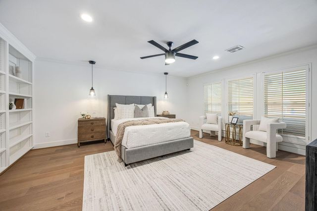 10111 Cedar Creek Drive, Houston, TX 77042