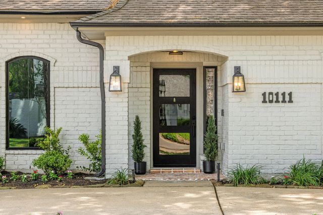 10111 Cedar Creek Drive, Houston, TX 77042