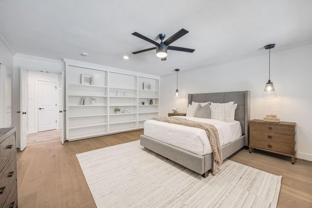 10111 Cedar Creek Drive, Houston, TX 77042