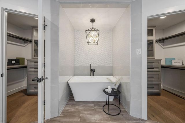 10111 Cedar Creek Drive, Houston, TX 77042