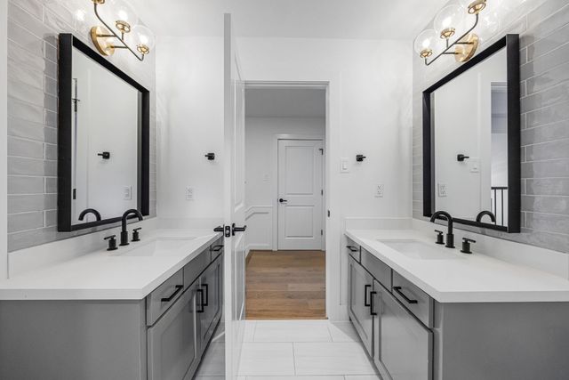 10111 Cedar Creek Drive, Houston, TX 77042