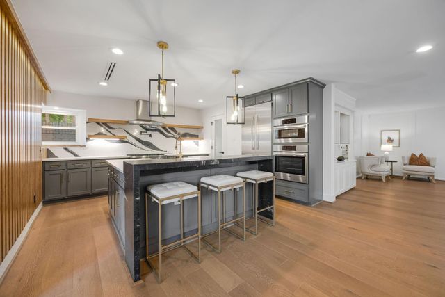 10111 Cedar Creek Drive, Houston, TX 77042