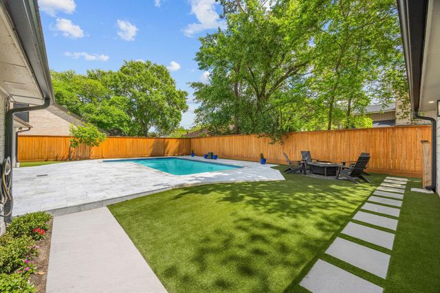 10111 Cedar Creek Drive, Houston, TX 77042