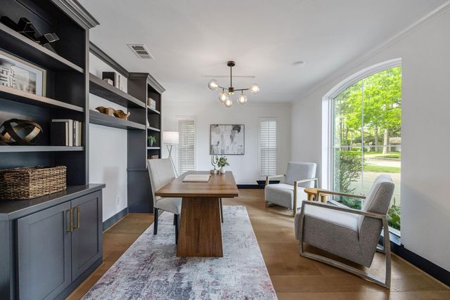 10111 Cedar Creek Drive, Houston, TX 77042