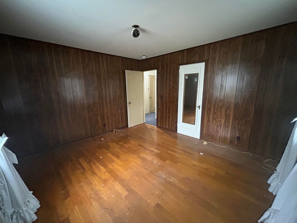 Image 11 of property listing at 1457 E Montague Avenue, North Charleston, SC 29405