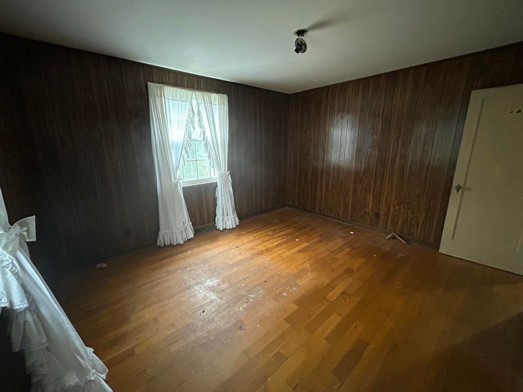 Image 12 of property listing at 1457 E Montague Avenue, North Charleston, SC 29405