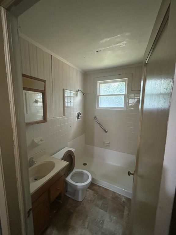 Image 14 of property listing at 1457 E Montague Avenue, North Charleston, SC 29405