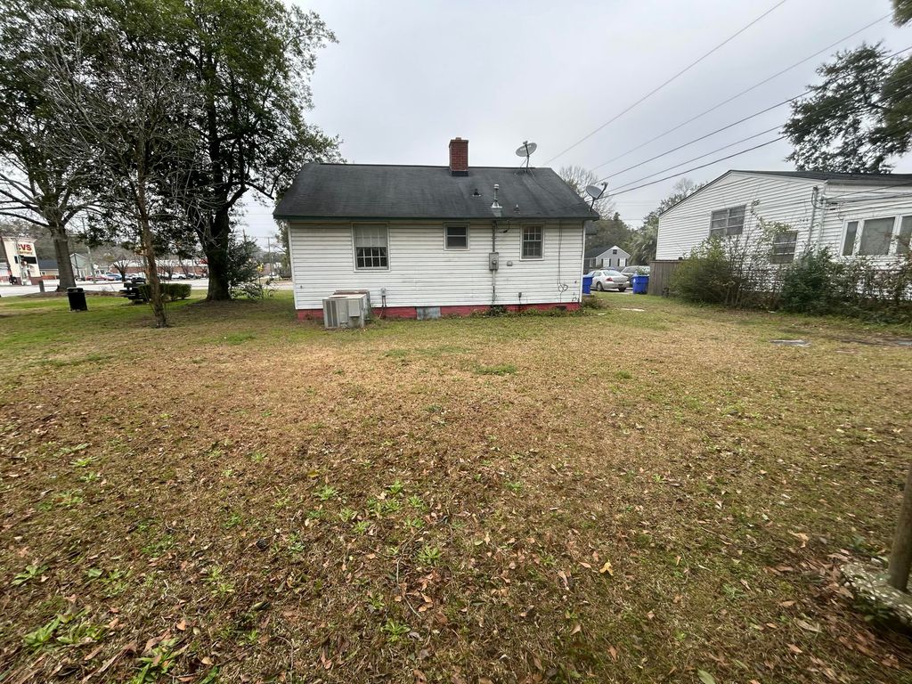 Image 16 of property listing at 1457 E Montague Avenue, North Charleston, SC 29405