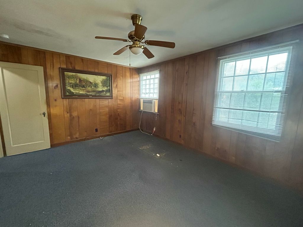 Image 4 of property listing at 1457 E Montague Avenue, North Charleston, SC 29405