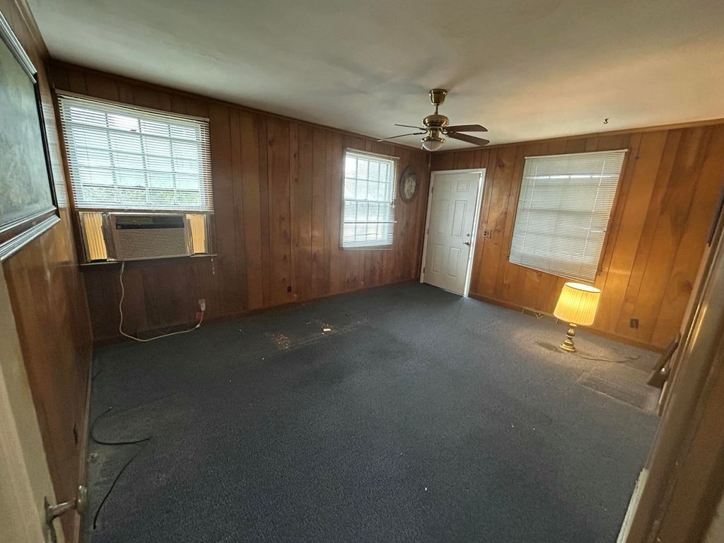 Image 5 of property listing at 1457 E Montague Avenue, North Charleston, SC 29405