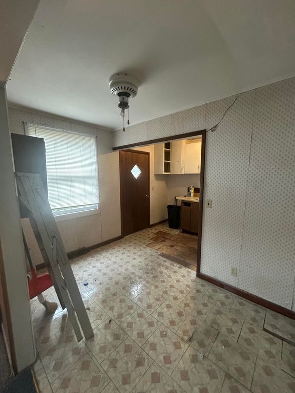 Image 6 of property listing at 1457 E Montague Avenue, North Charleston, SC 29405