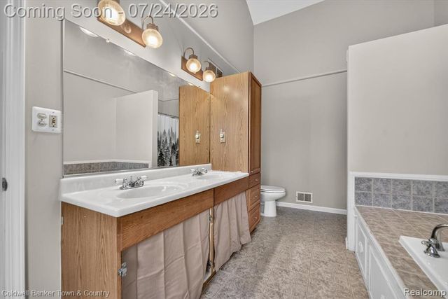 8175 Farley Road, Pinckney, MI 48169