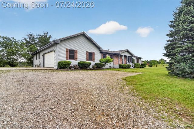8175 Farley Road, Pinckney, MI 48169