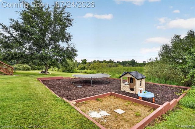 8175 Farley Road, Pinckney, MI 48169