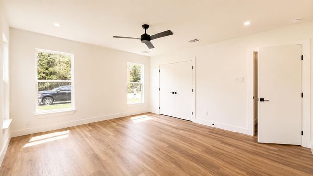 1200 Spruce ST, Lockhart, TX 78644