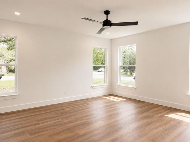 1200 Spruce ST, Lockhart, TX 78644
