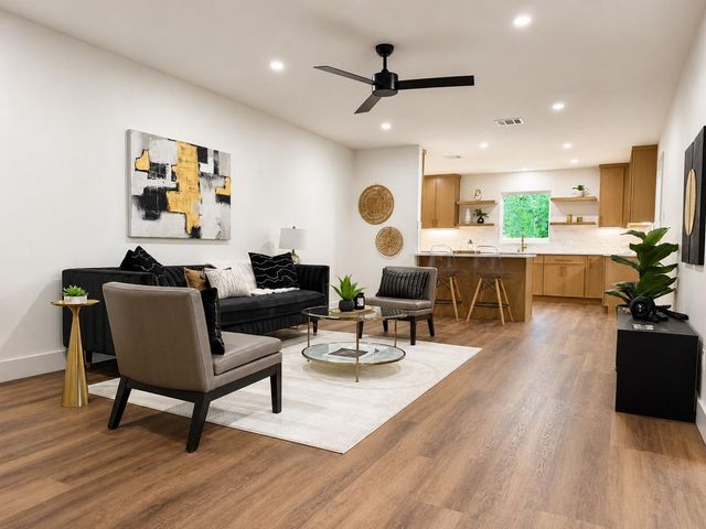 1200 Spruce ST, Lockhart, TX 78644