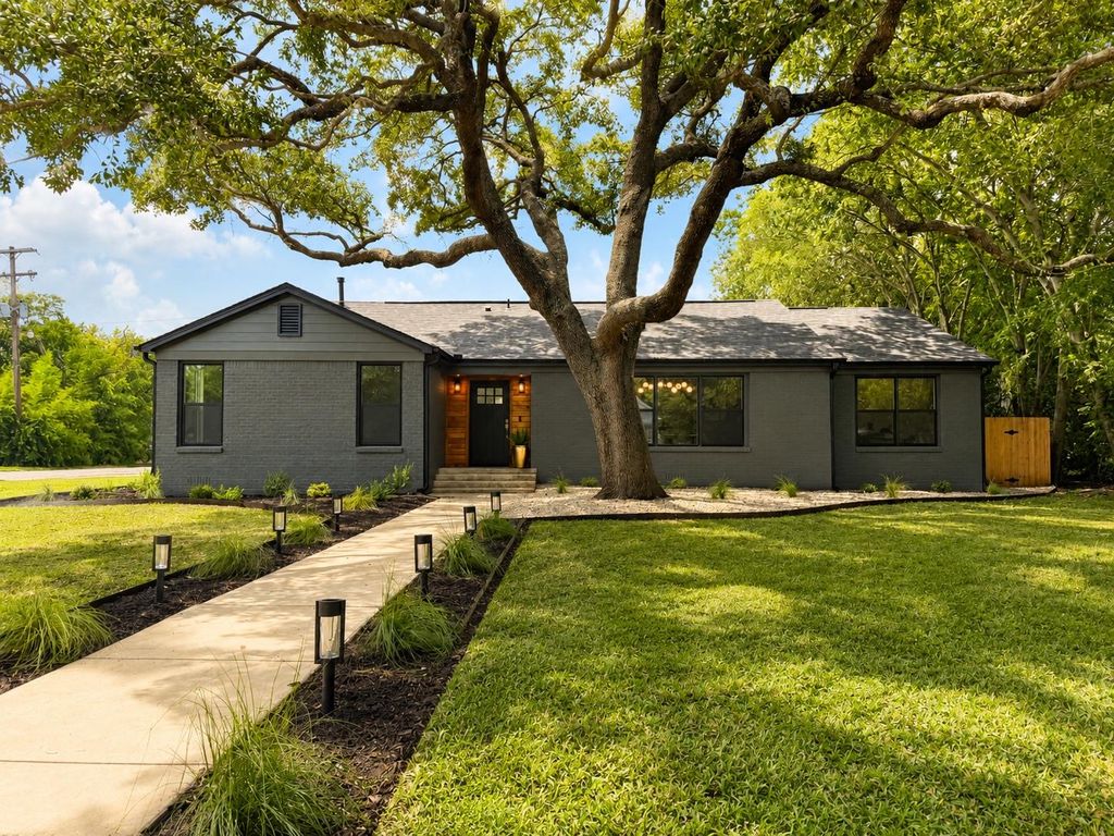1200 Spruce ST, Lockhart, TX 78644