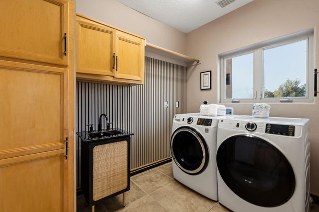 11605 Holly Avenue NE, Albuquerque, NM 87122