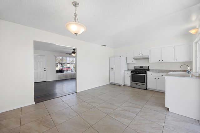 201 Star Court, Bakersfield, CA 93308