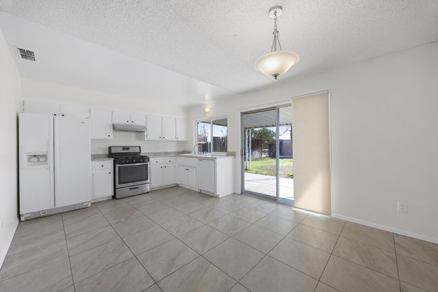 201 Star Court, Bakersfield, CA 93308