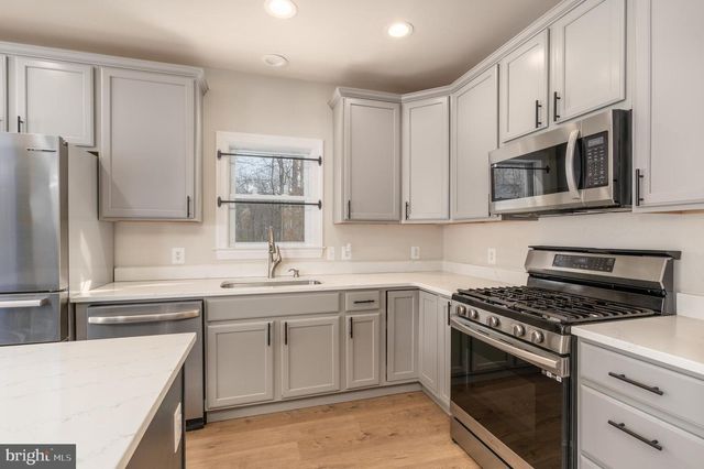 116 WAYPOINTE CT, Fredericksburg, VA 22406