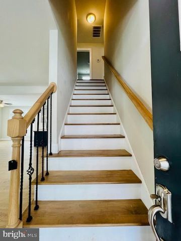 116 WAYPOINTE CT, Fredericksburg, VA 22406