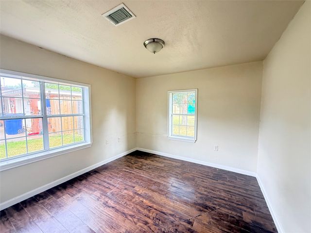 2622 34th Avenue N, Texas City, TX 77590