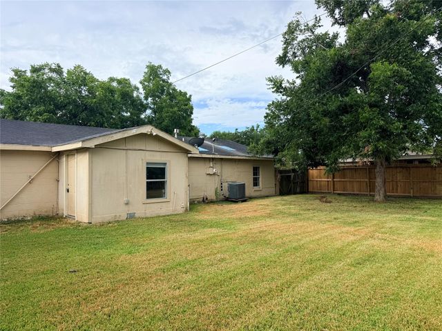 2622 34th Avenue N, Texas City, TX 77590
