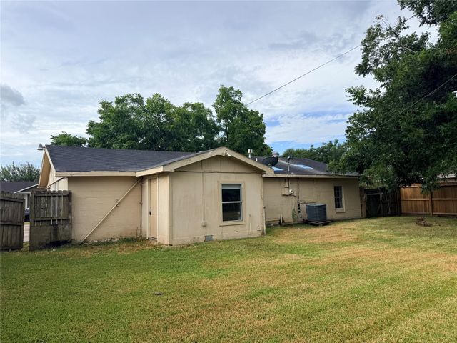 2622 34th Avenue N, Texas City, TX 77590