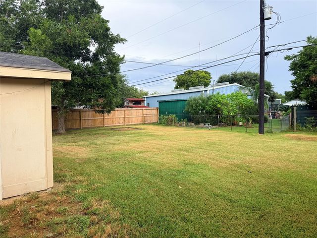 2622 34th Avenue N, Texas City, TX 77590