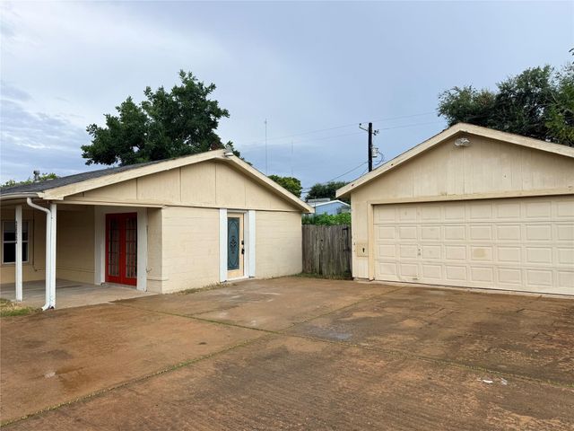 2622 34th Avenue N, Texas City, TX 77590